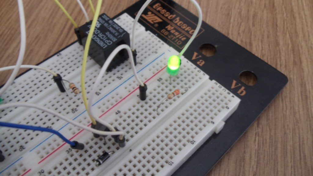 Arduino ligando led rele